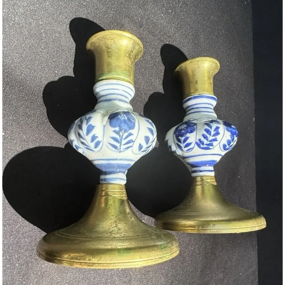 Vtg 1950’s Deft Floral Blue And White Ceramic And Brass Candlesticks Pair -A50